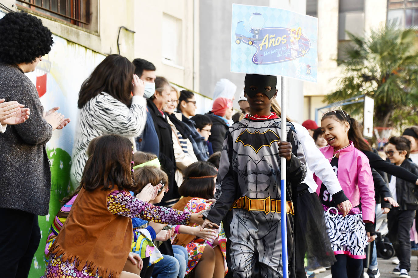 Fotos: El carnaval más colorido en los colegios asturianos