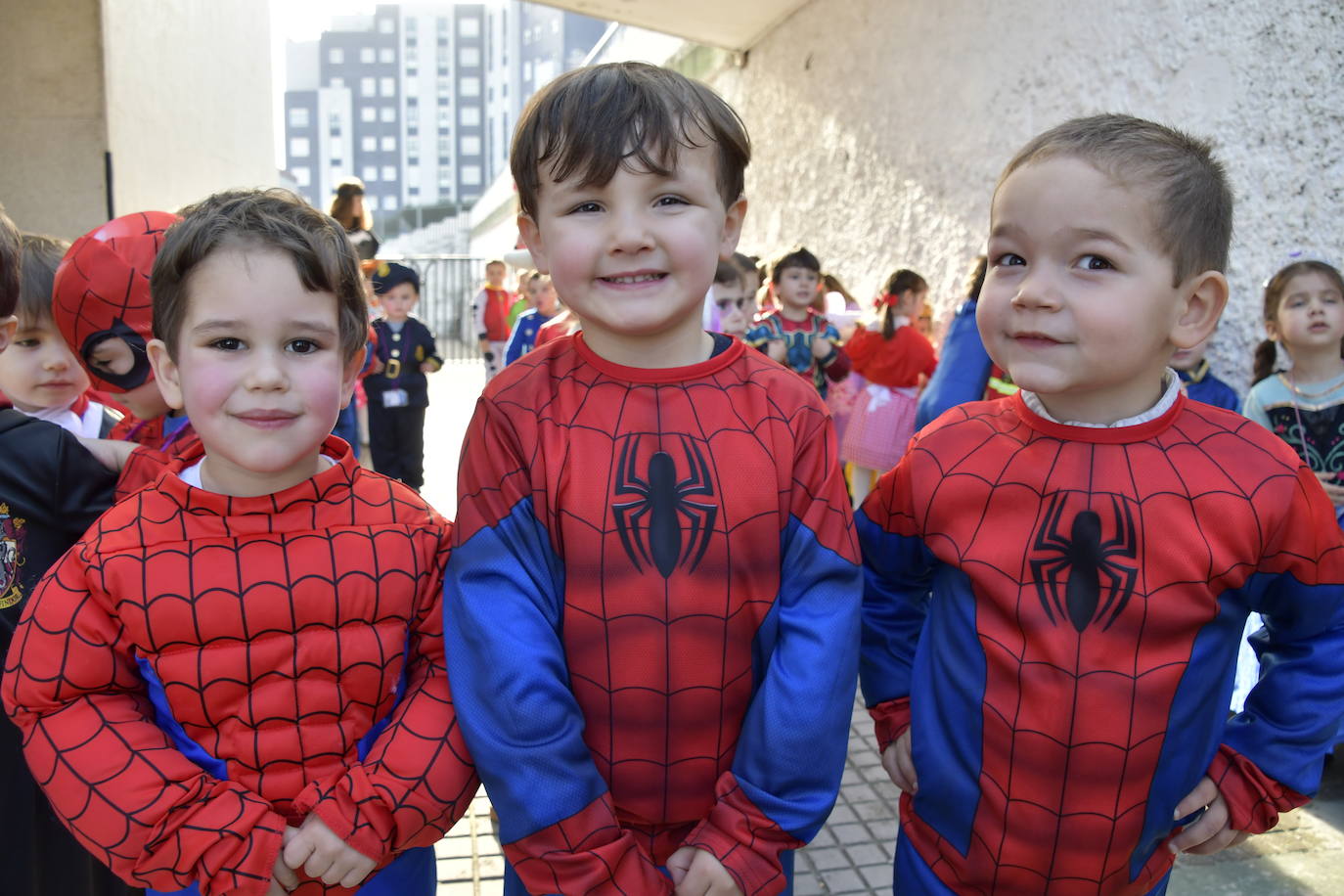 Fotos: El carnaval más colorido en los colegios asturianos