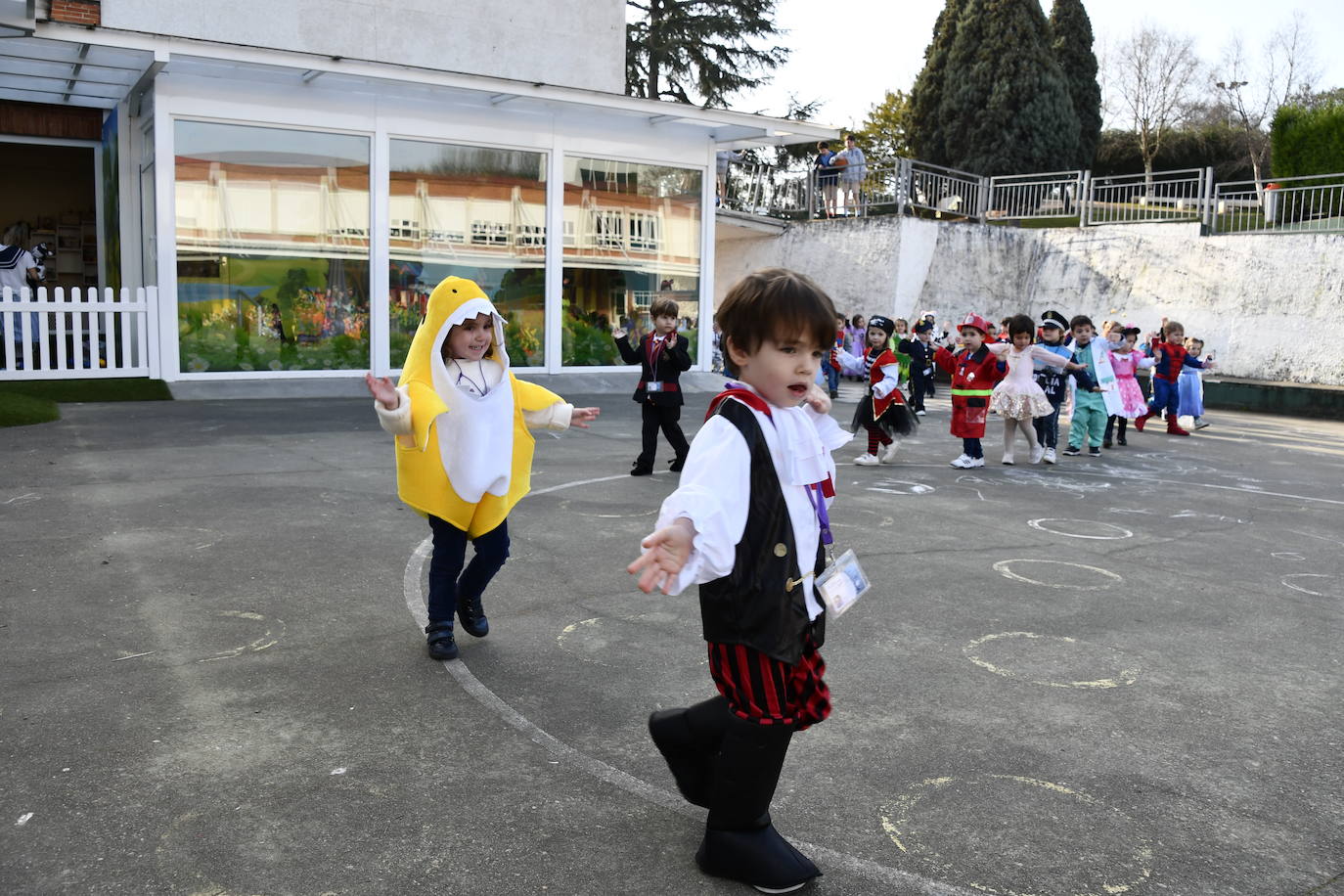 Fotos: El carnaval más colorido en los colegios asturianos