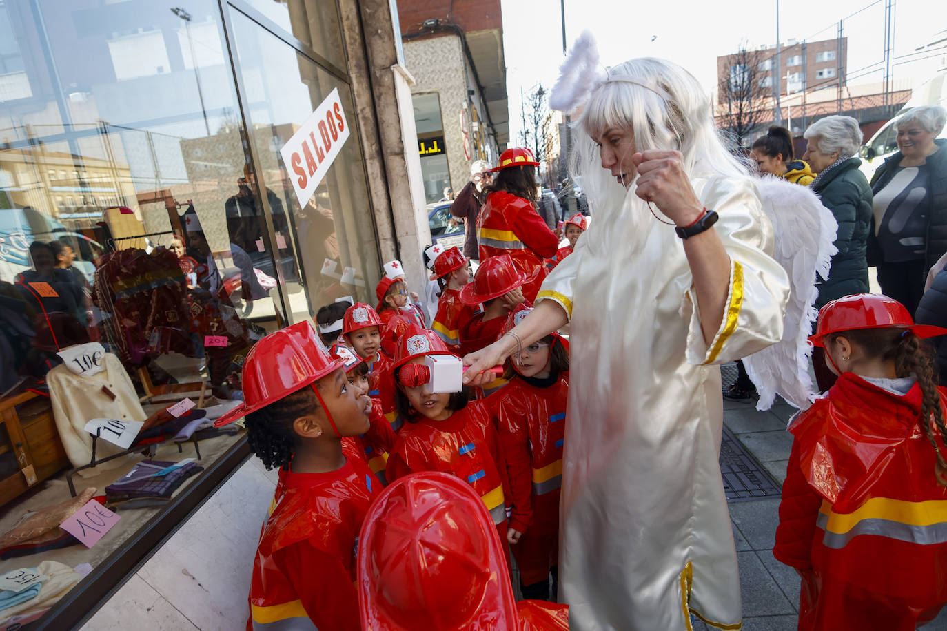 Fotos: El carnaval más colorido en los colegios asturianos