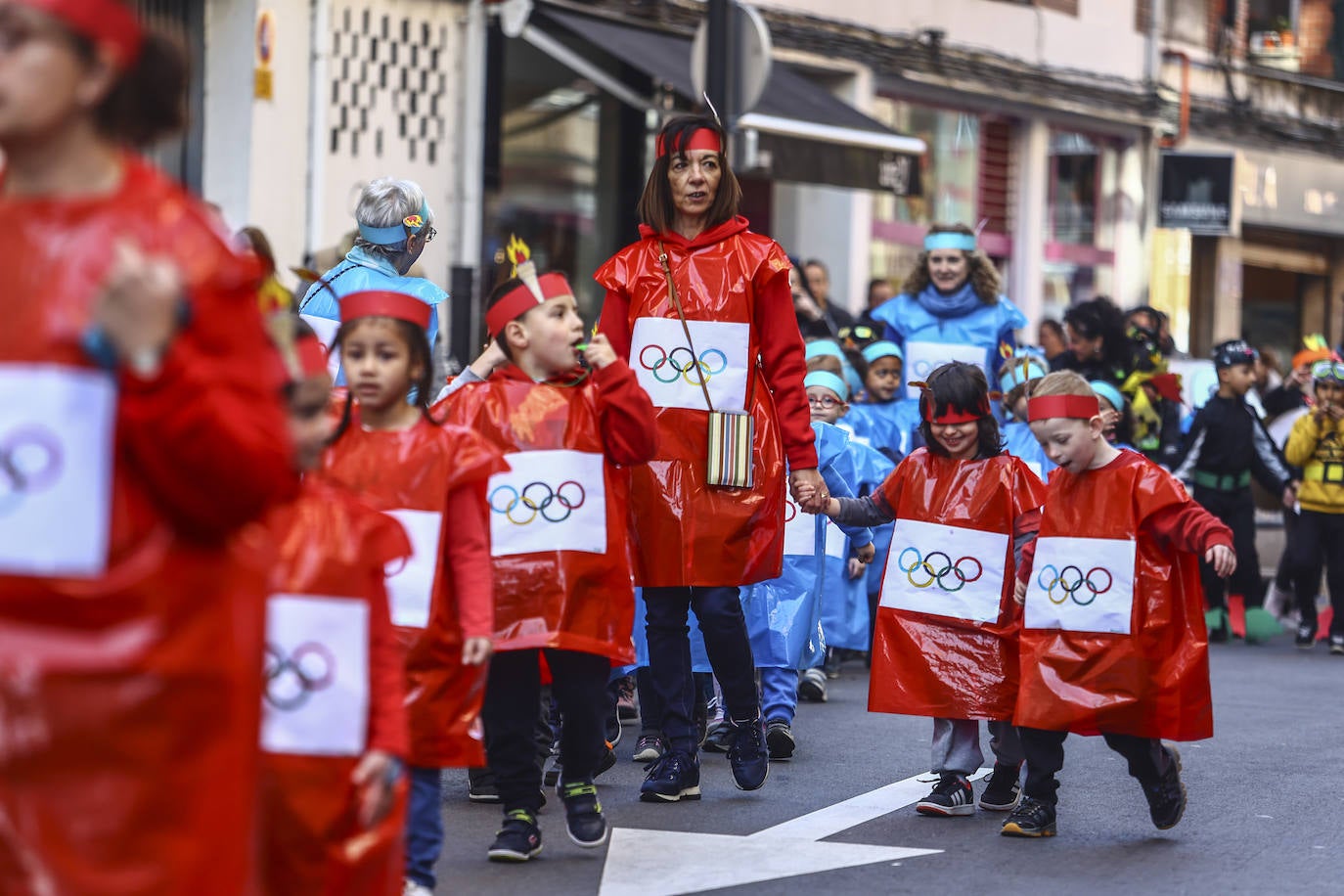 Fotos: El carnaval más colorido en los colegios asturianos