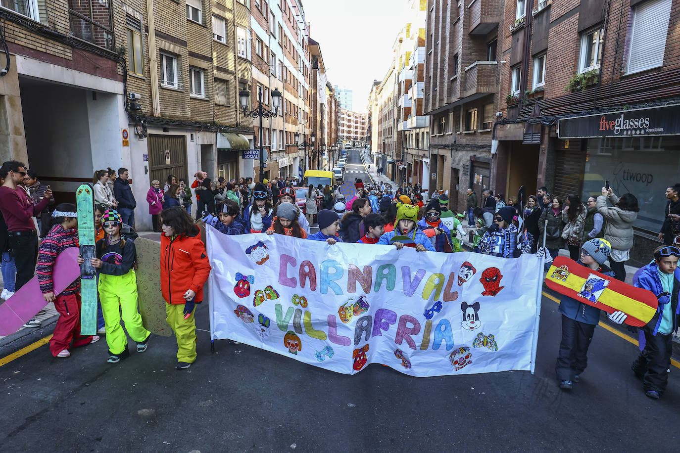 Fotos: El carnaval más colorido en los colegios asturianos