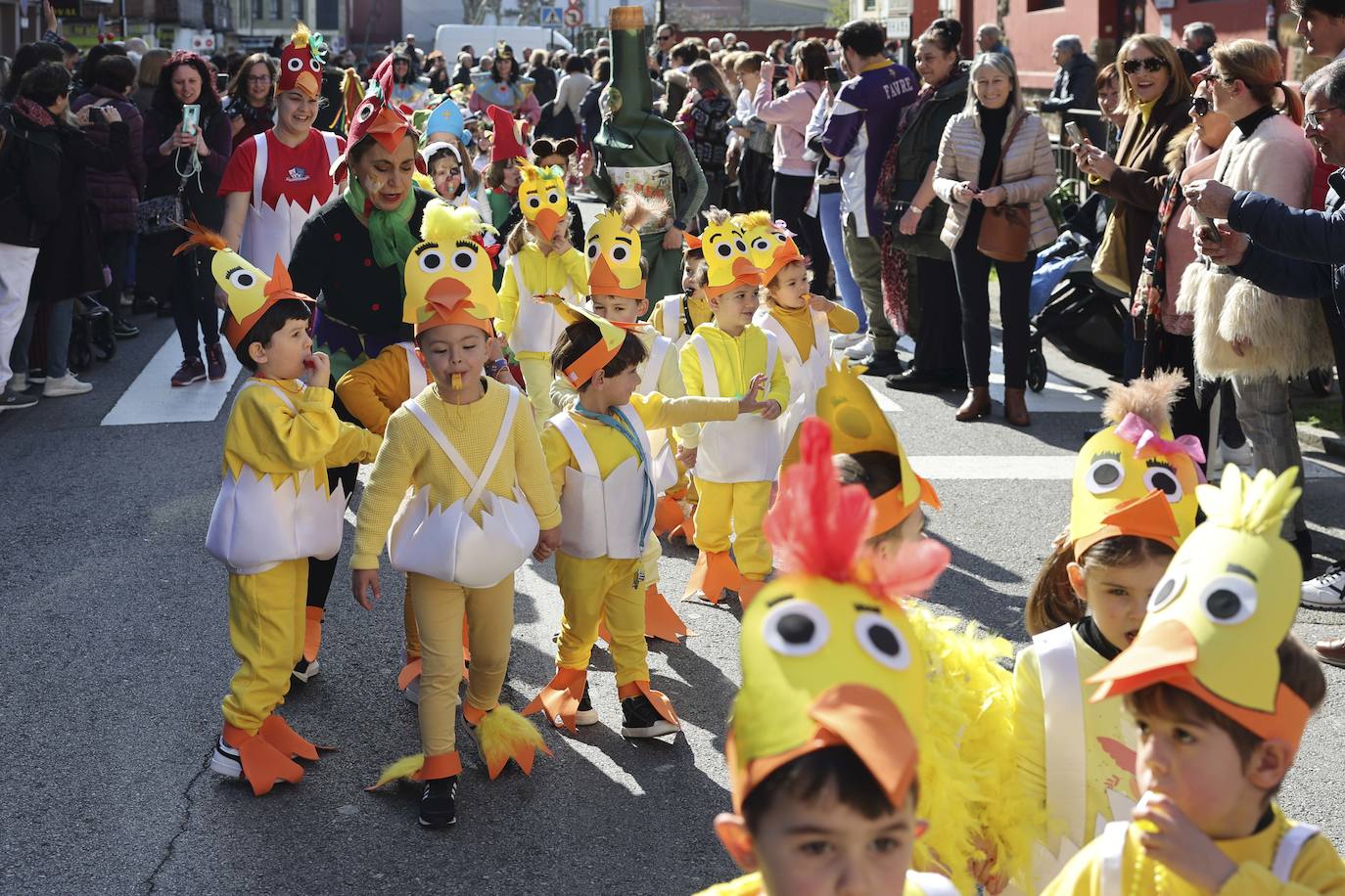 Fotos: El carnaval más colorido en los colegios asturianos