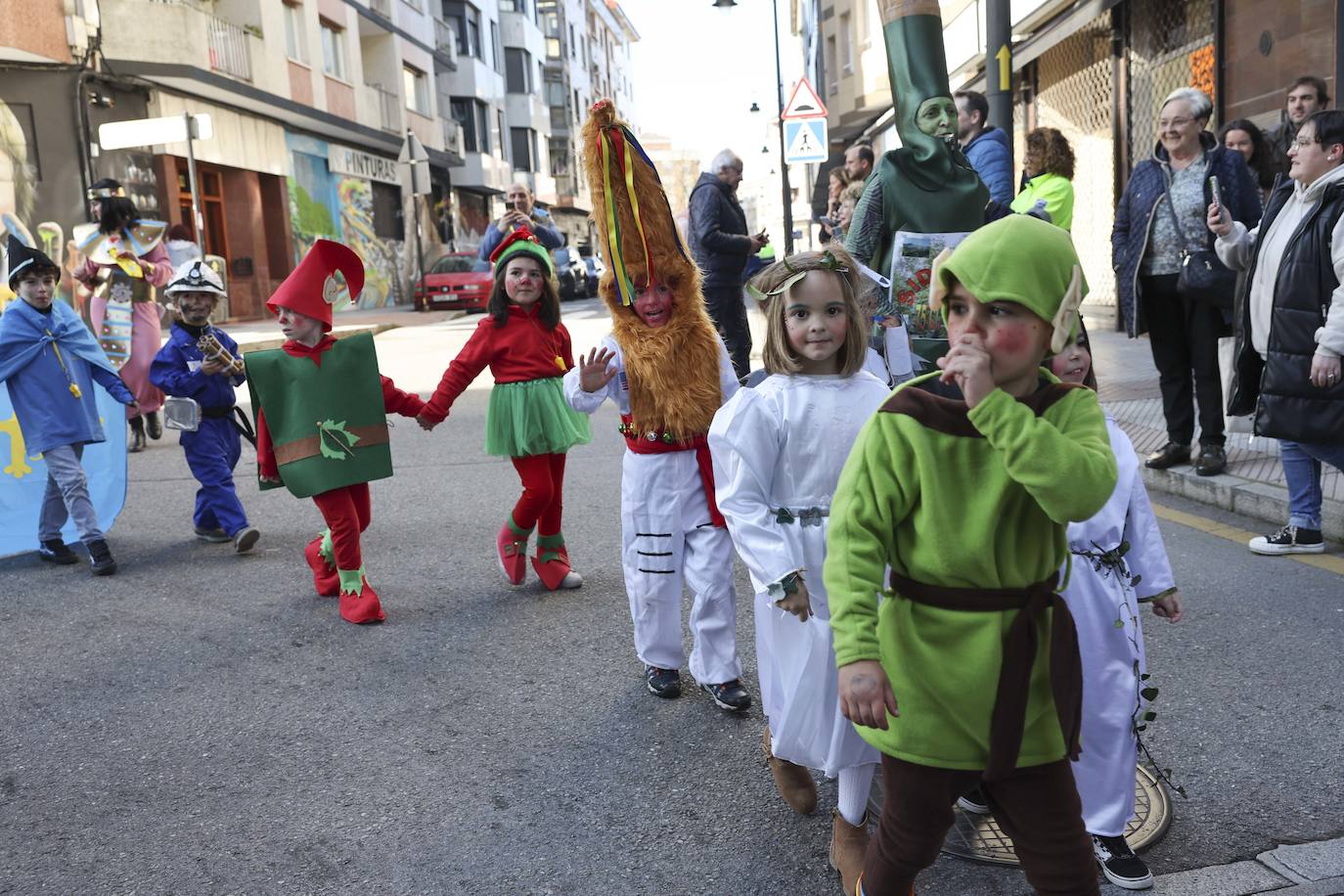 Fotos: El carnaval más colorido en los colegios asturianos