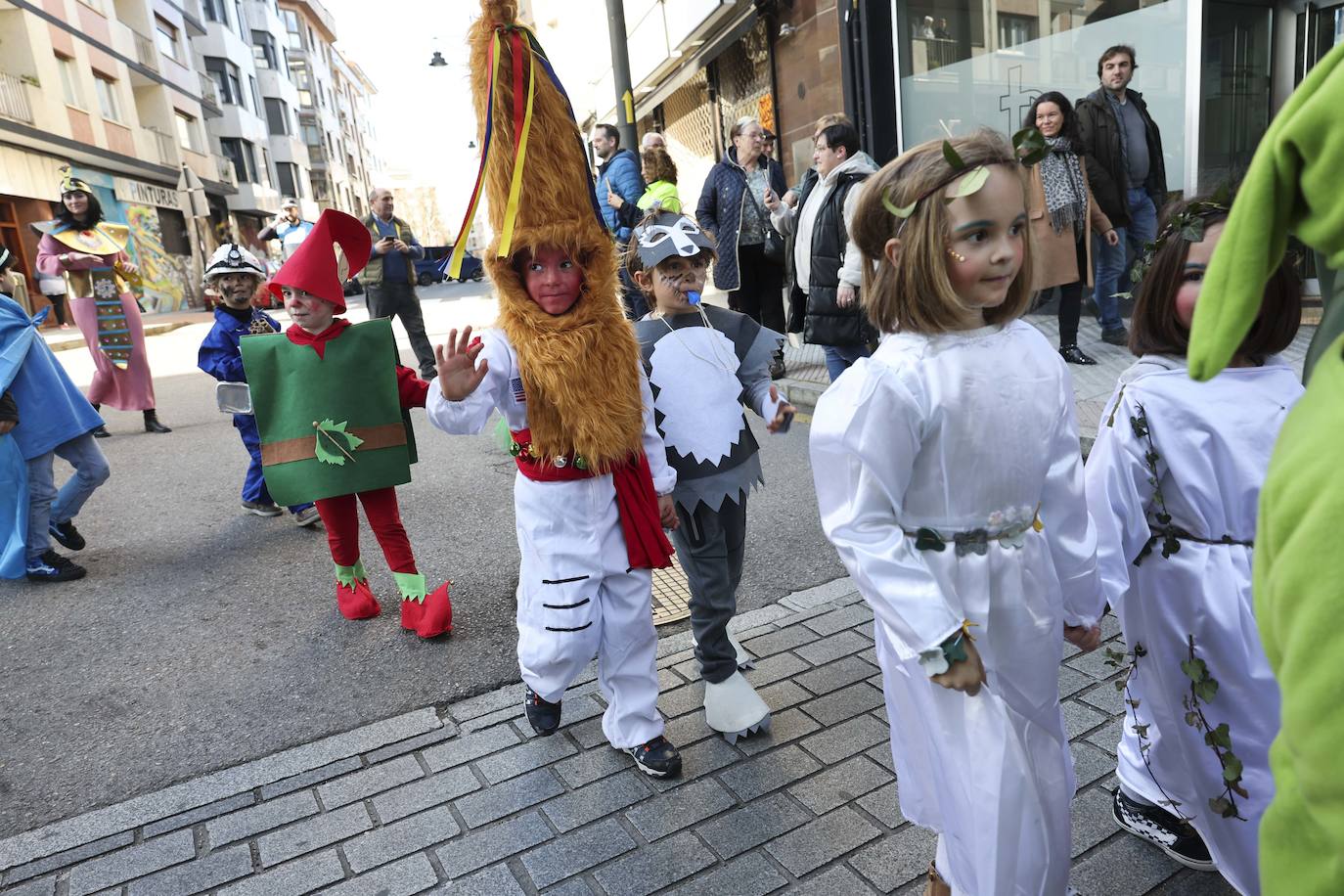 Fotos: El carnaval más colorido en los colegios asturianos