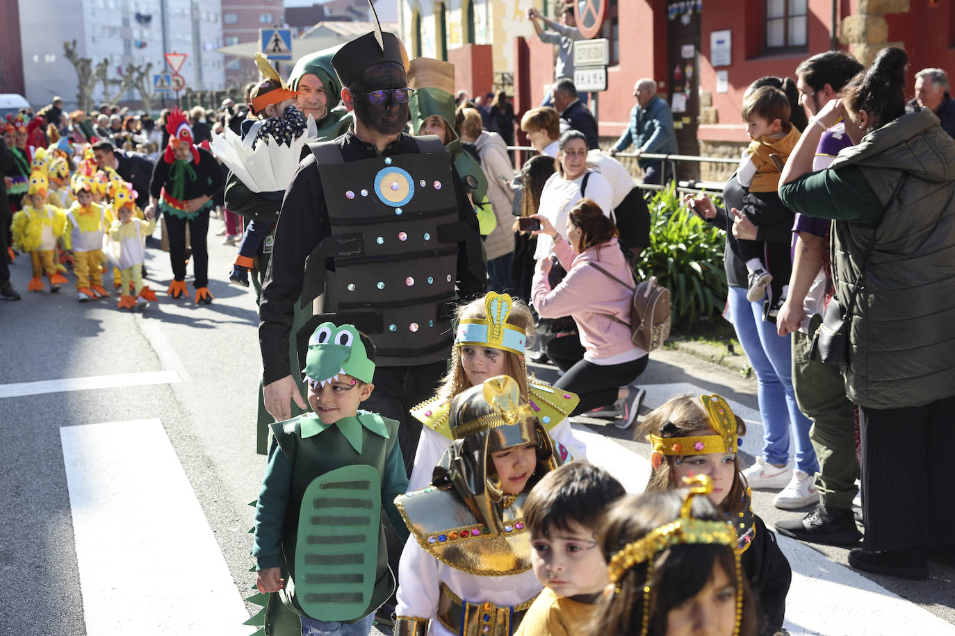 Fotos: El carnaval más colorido en los colegios asturianos