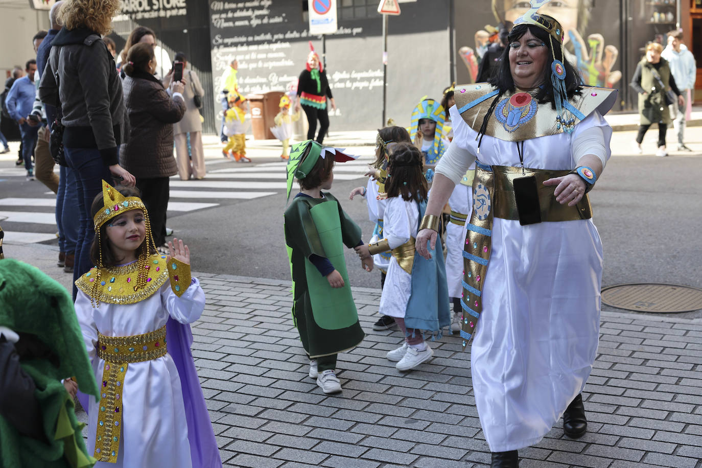 Fotos: El carnaval más colorido en los colegios asturianos