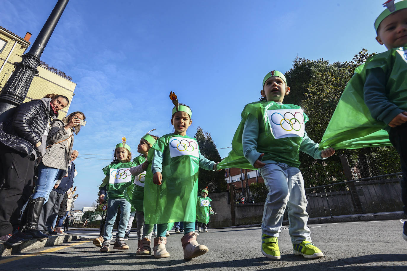 Fotos: El carnaval más colorido en los colegios asturianos