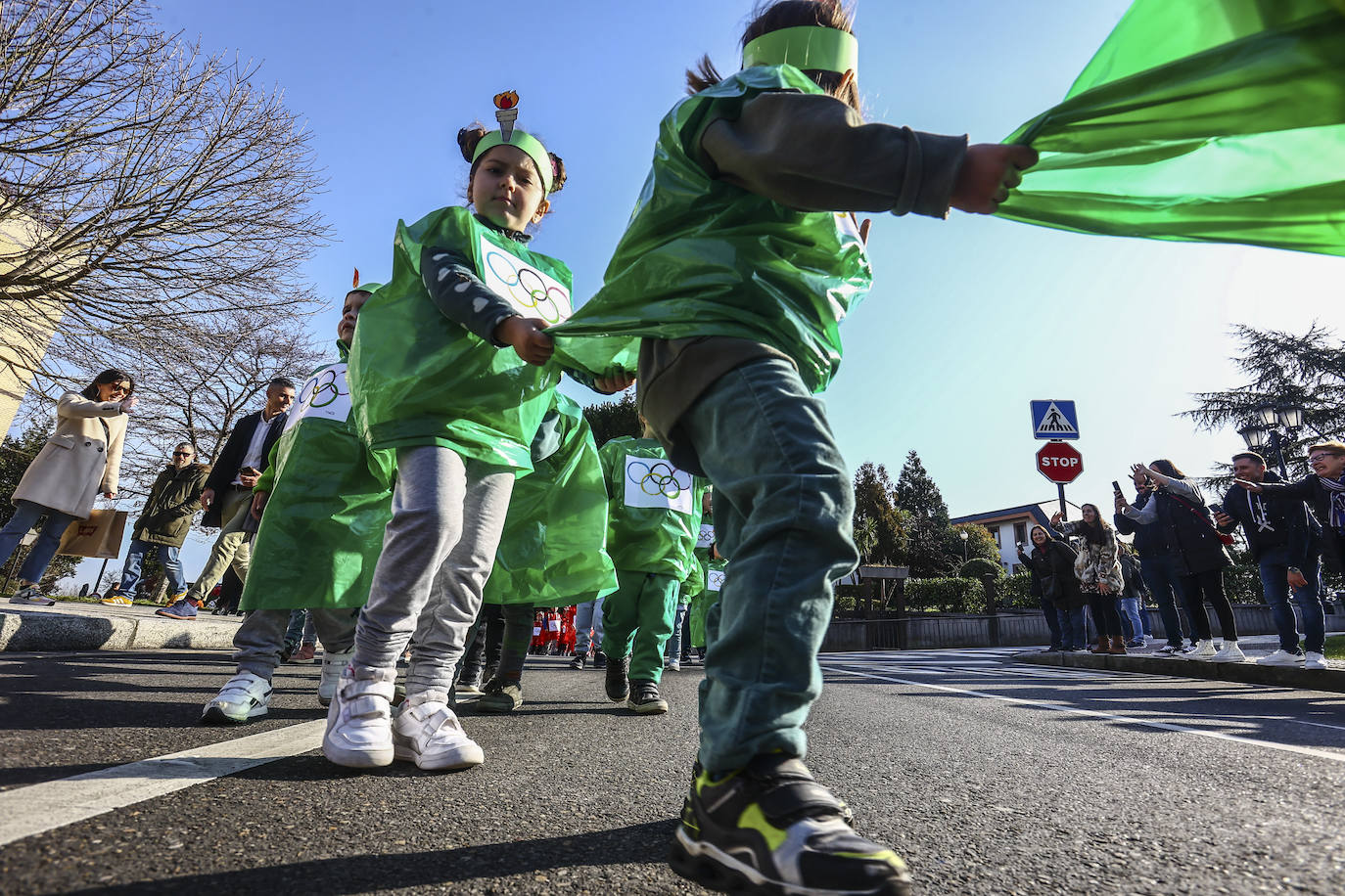 Fotos: El carnaval más colorido en los colegios asturianos