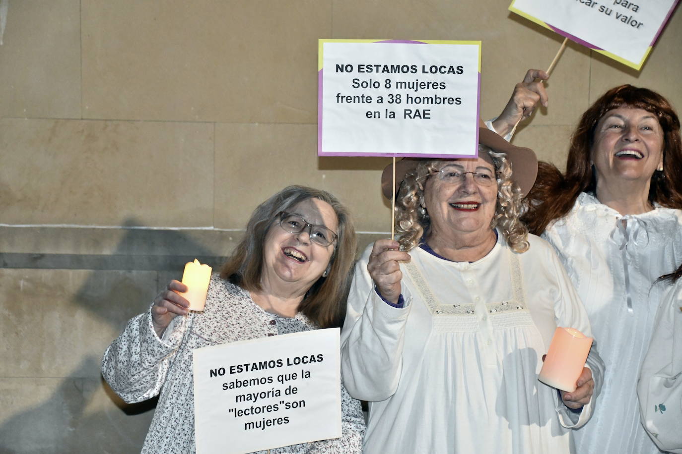 Fotos: Diversión y colorido en les Comadres de Avilés