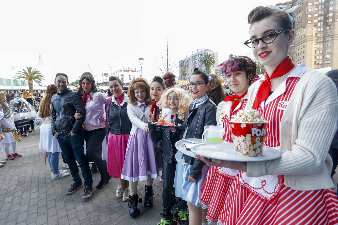 Fotos: Arte, superhéroes y reivindicación en el Antroxu de la zona oeste de Gijón