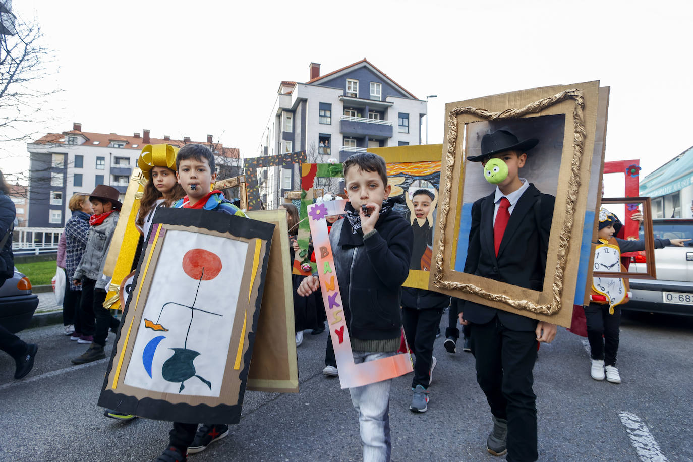 Fotos: Arte, superhéroes y reivindicación en el Antroxu de la zona oeste de Gijón