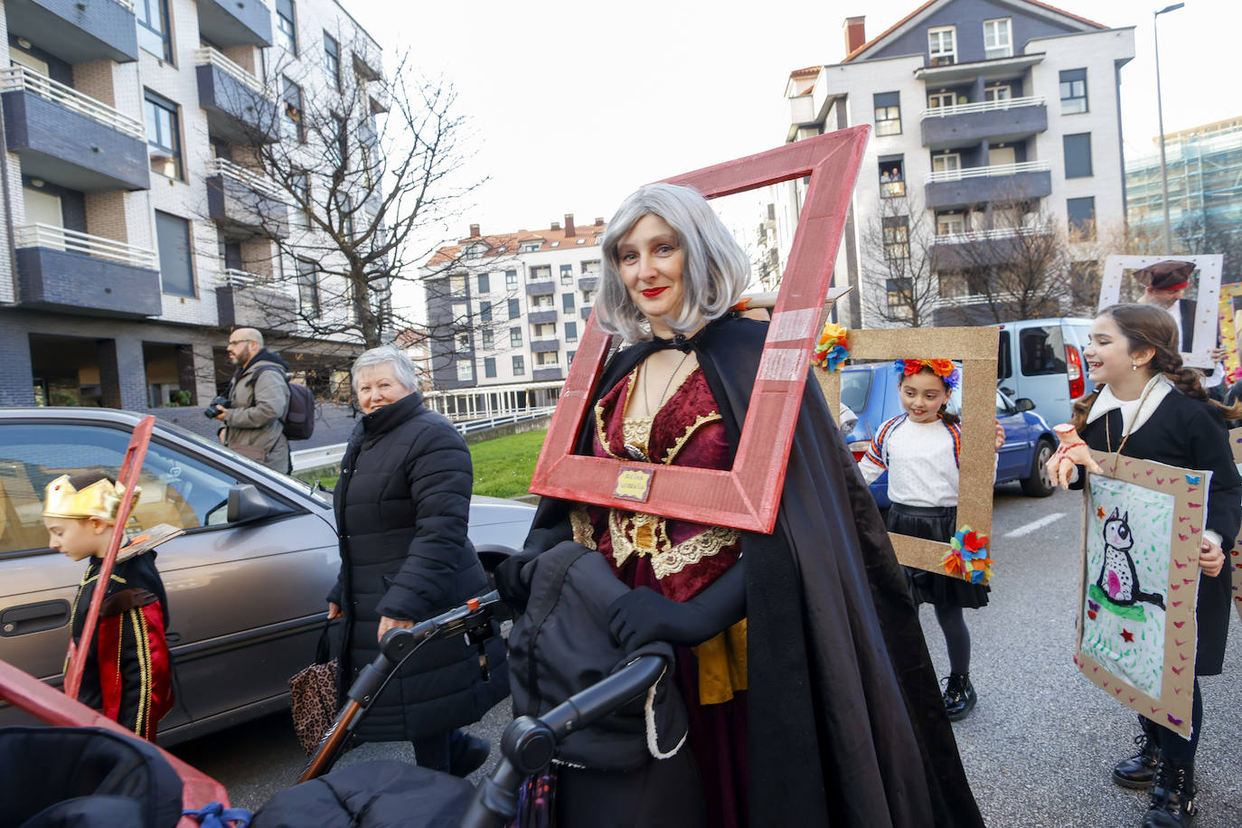 Fotos: Arte, superhéroes y reivindicación en el Antroxu de la zona oeste de Gijón