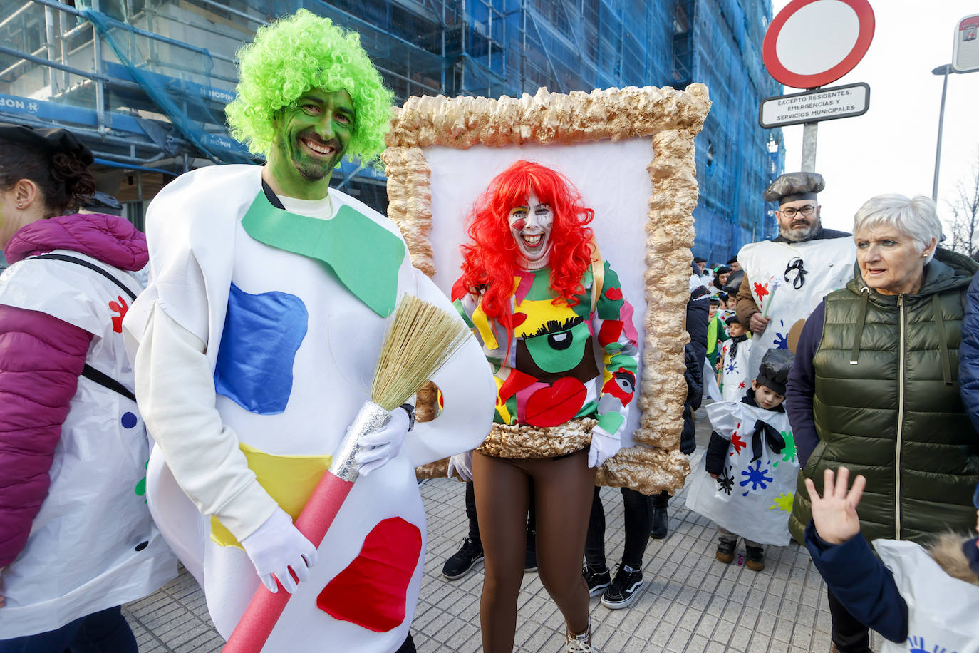 Fotos: Arte, superhéroes y reivindicación en el Antroxu de la zona oeste de Gijón