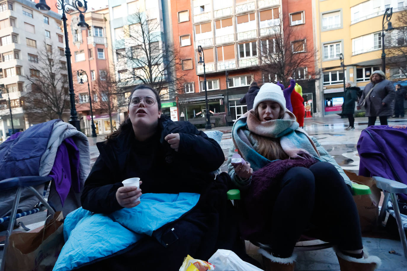 Fotos: Largas colas en el Jovellanos para disfrutar de las charangas