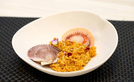 Arroz con zamburiñas del restaurante especializado 'Quince Nudos' (Ribadesella). 