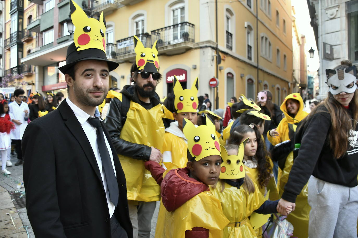 Fotos: Los escolinos devuelven a Avilés a los años noventa