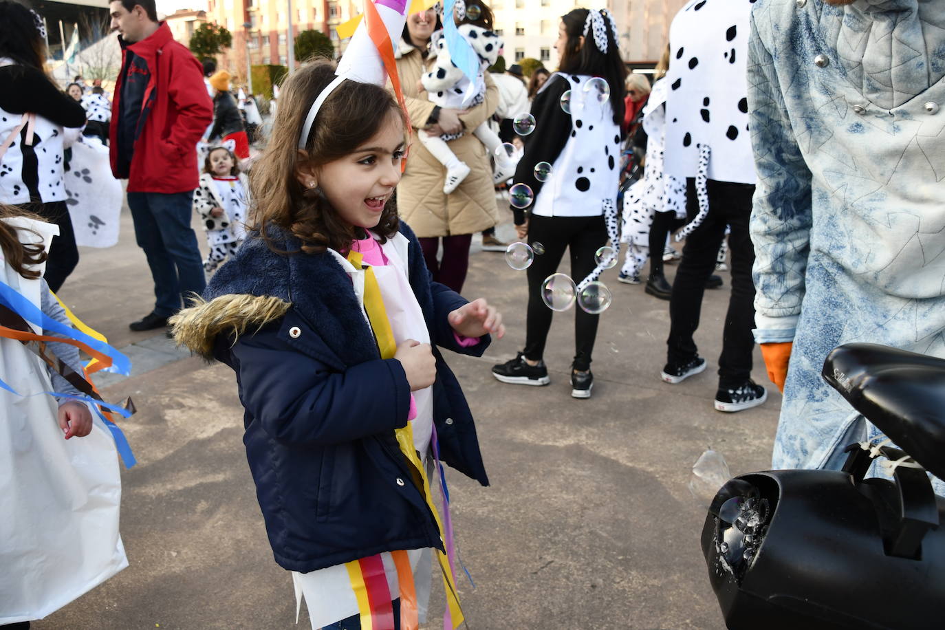 Fotos: Los escolinos devuelven a Avilés a los años noventa