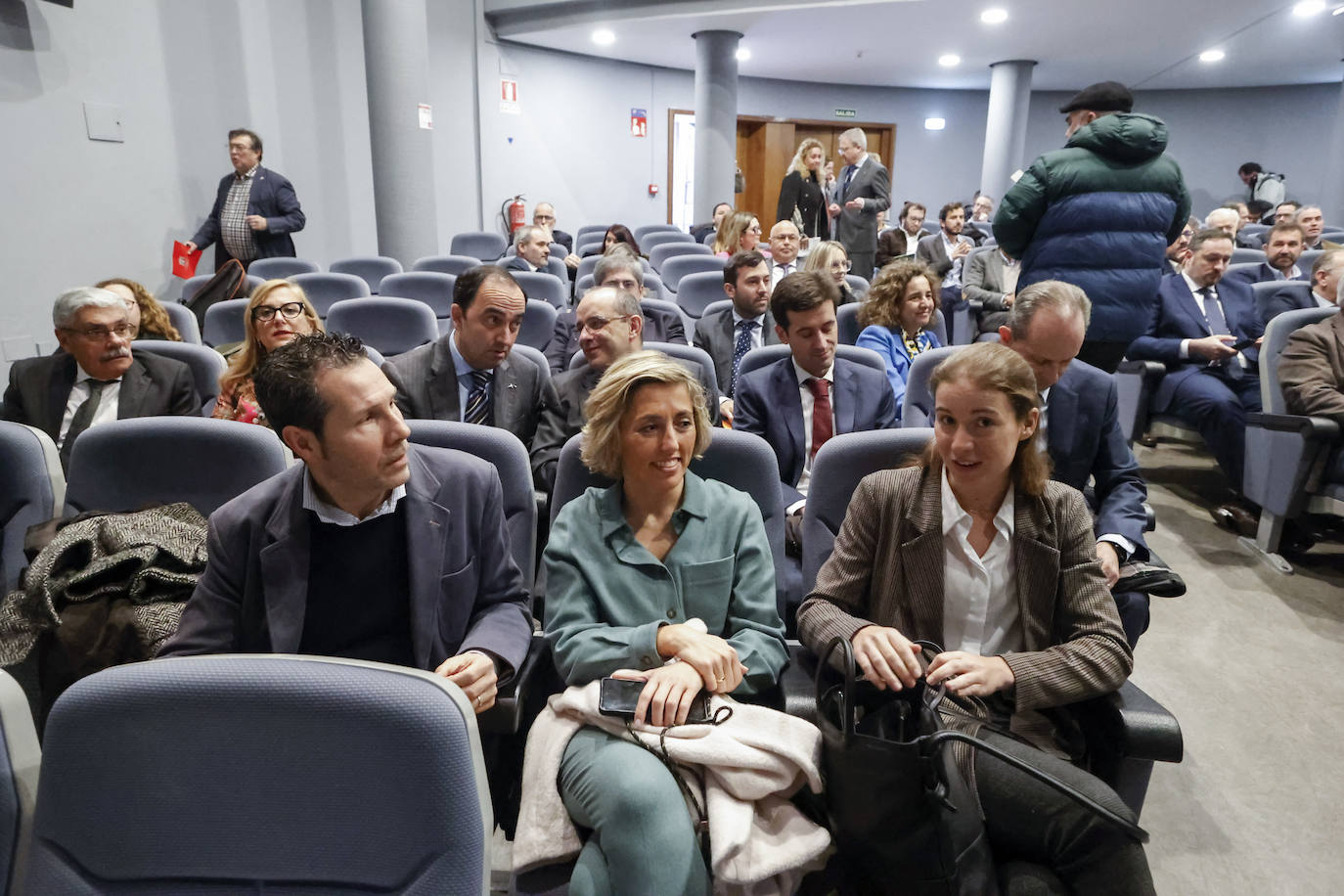 Fotos: La ministra de Industria, Reyes Maroto, presenta en Gijón el PERTE de la descarbonización