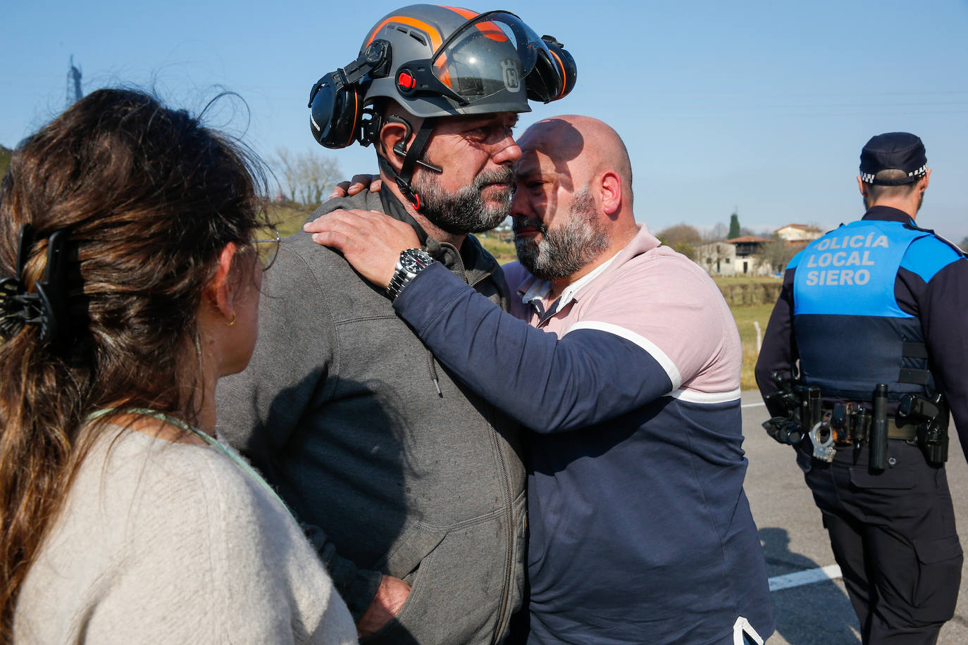 Fotos: Arde una nave industrial en un espectacular incendio en Siero