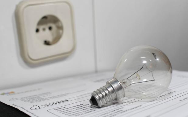 Precio de la luz: las horas más caras y más baratas del domingo