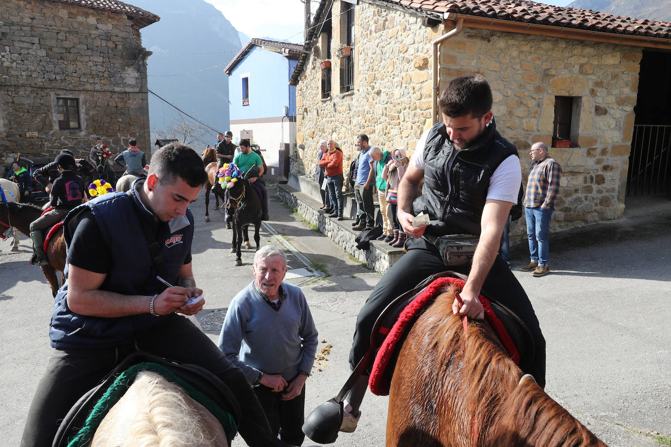 Fotos: Nuria Cueto, primera aguinaldera de Cazo