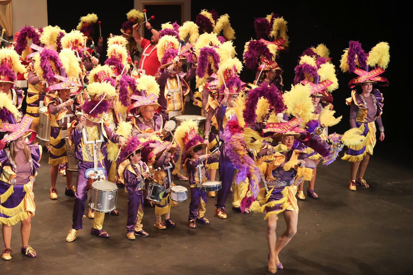 Fotos: Dragones, mexicanos y reivindicación en el concurso de charangas de Gijón