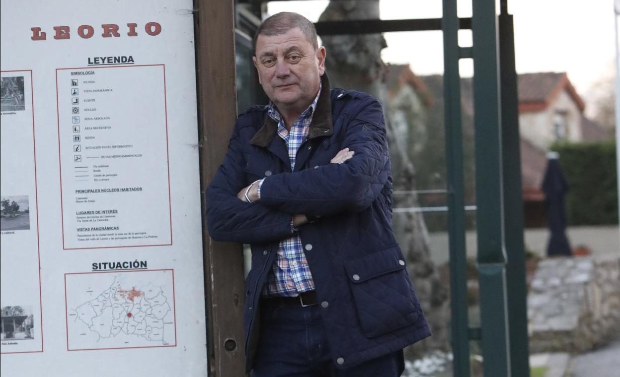 Miguel Llanos, presidente de 'Les Caseríes', en la parroquia rural de La Pedrera. 