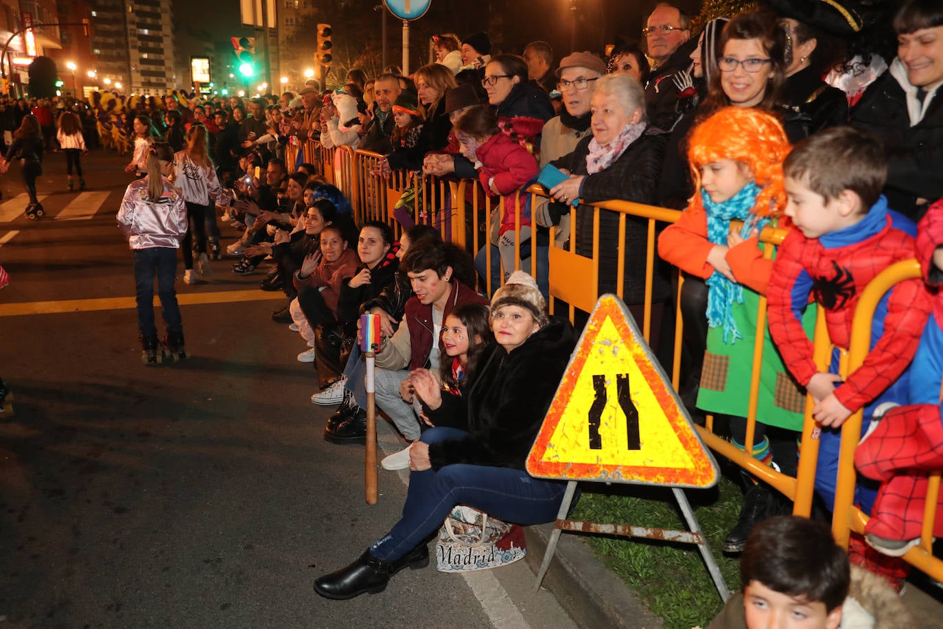 Fotos: Diversión por las calles de Gijón en el desfile del Antroxu