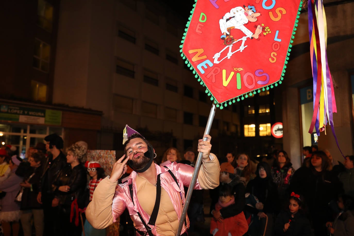 Fotos: Diversión por las calles de Gijón en el desfile del Antroxu