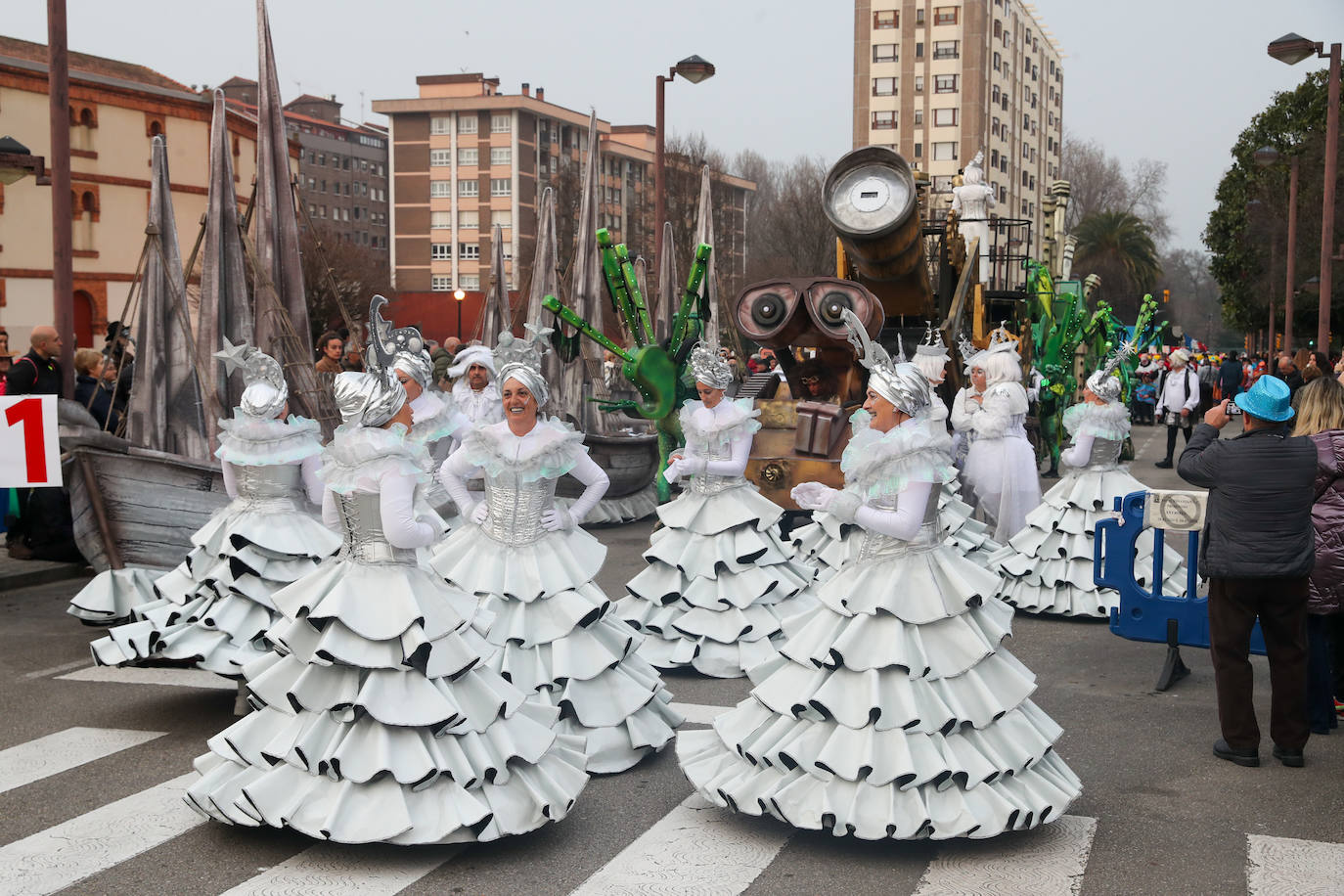 Fotos: Diversión por las calles de Gijón en el desfile del Antroxu