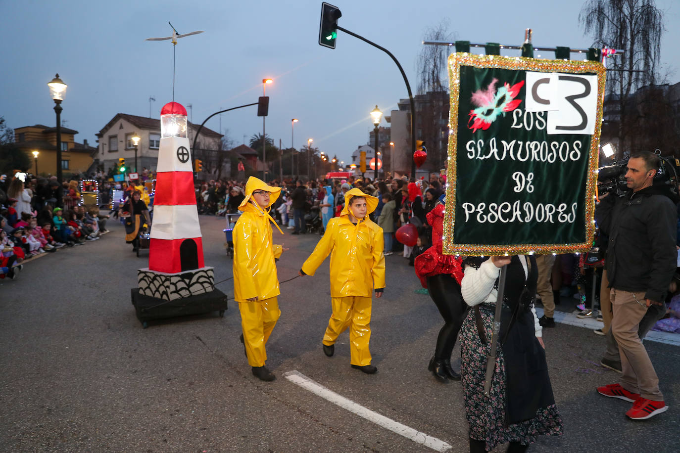 Fotos: Diversión por las calles de Gijón en el desfile del Antroxu