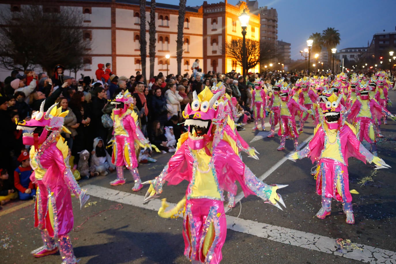 Fotos: Diversión por las calles de Gijón en el desfile del Antroxu