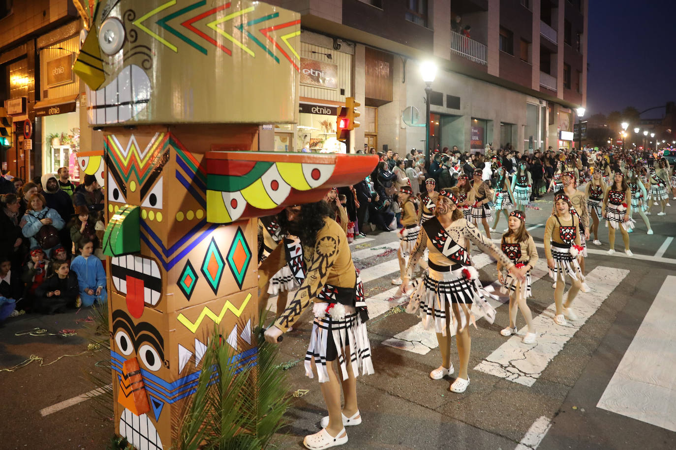 Fotos: Diversión por las calles de Gijón en el desfile del Antroxu