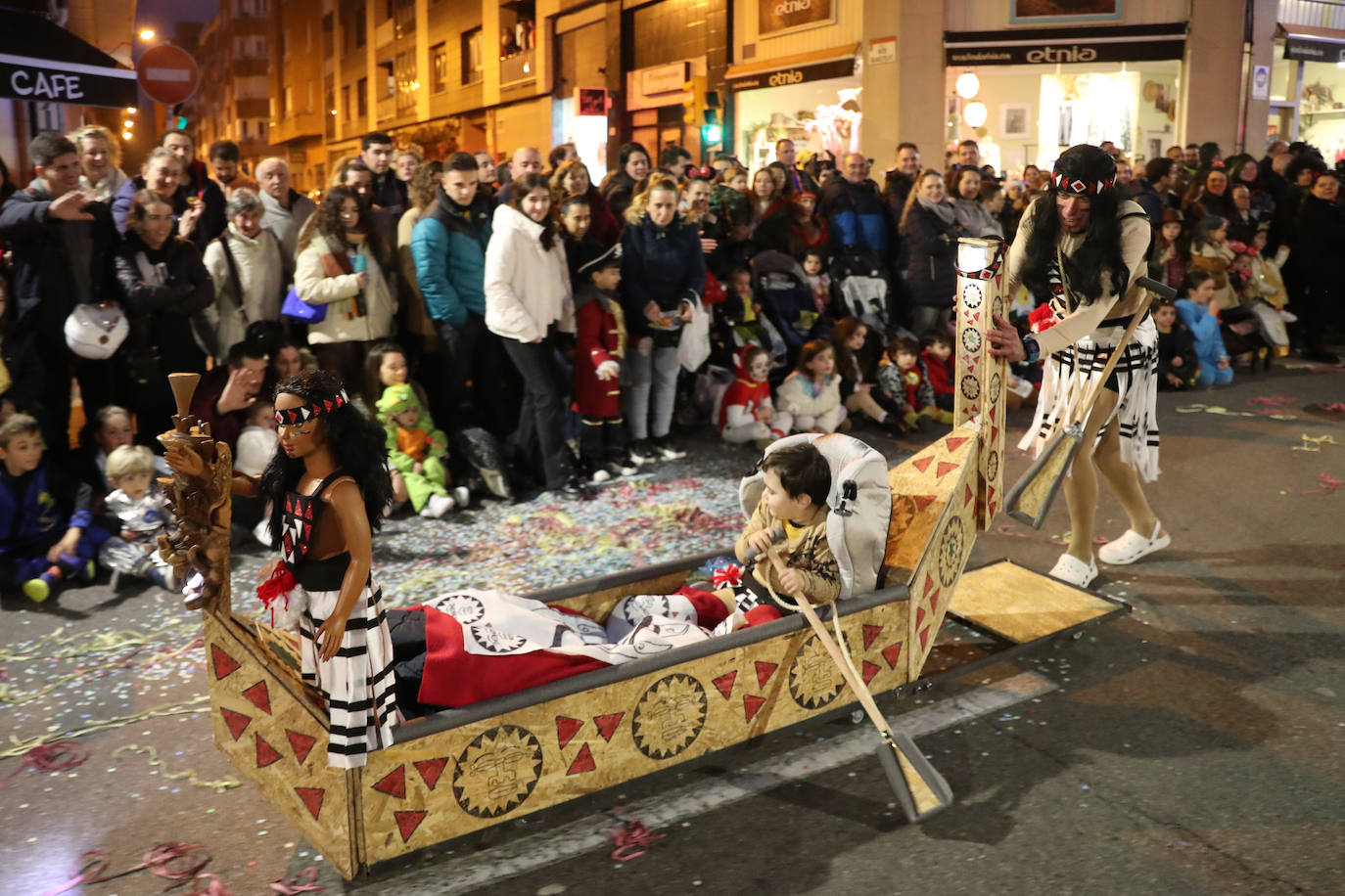 Fotos: Diversión por las calles de Gijón en el desfile del Antroxu