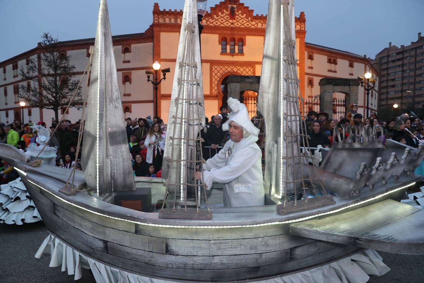 Fotos: Diversión por las calles de Gijón en el desfile del Antroxu