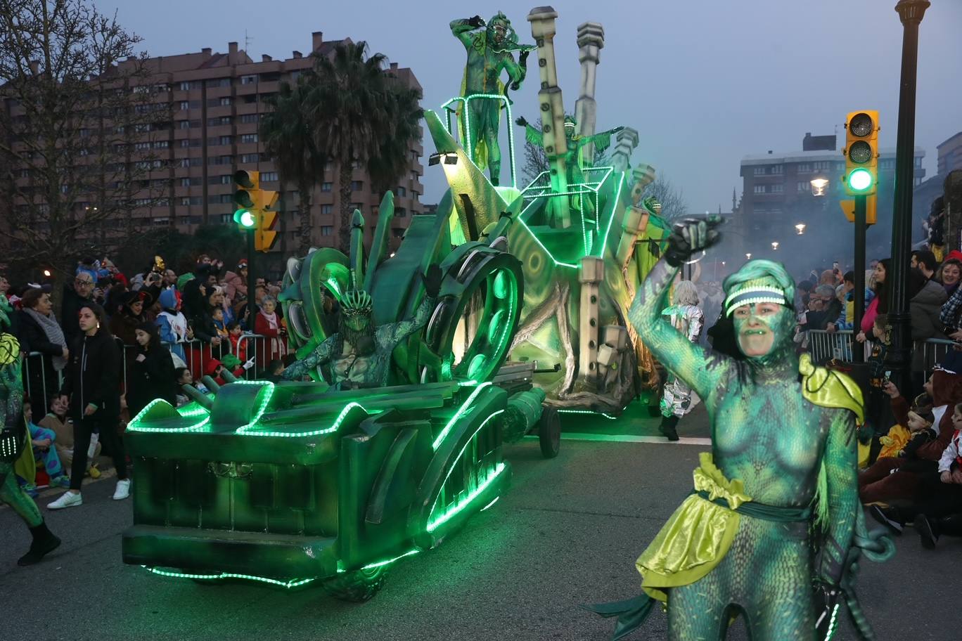 Fotos: Diversión por las calles de Gijón en el desfile del Antroxu