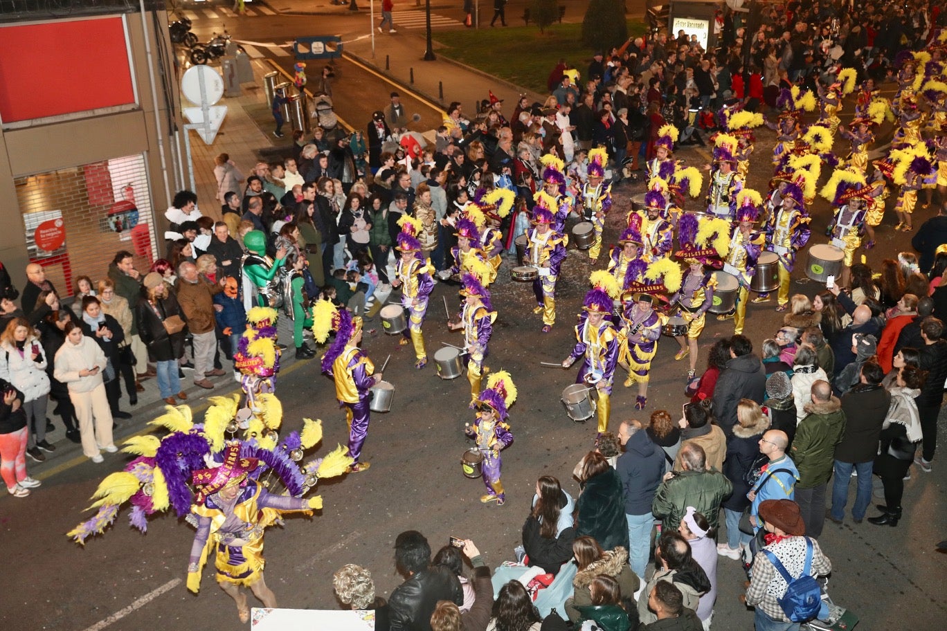 Fotos: Diversión por las calles de Gijón en el desfile del Antroxu