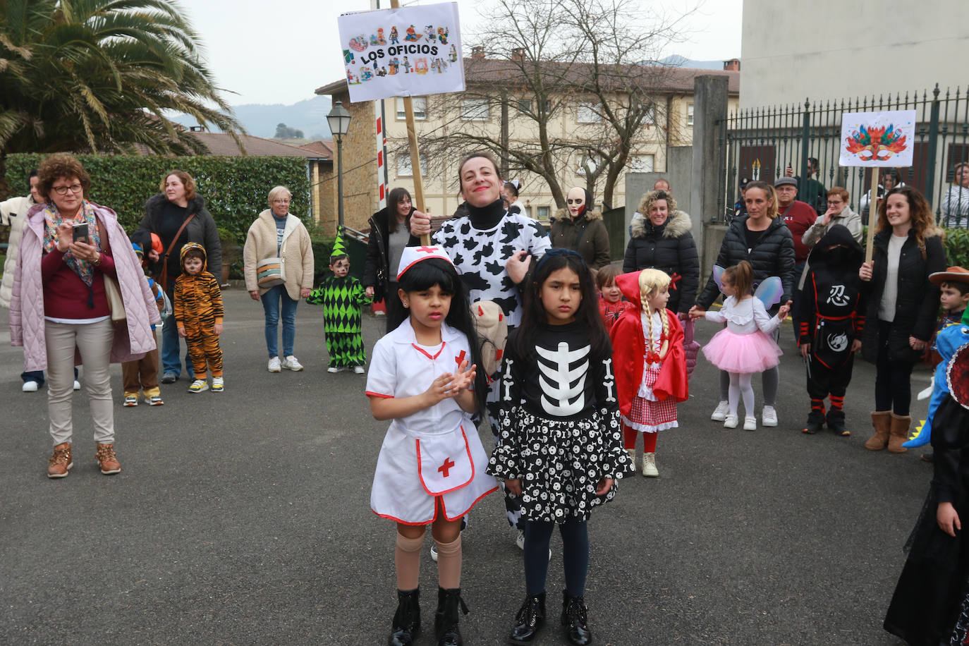 Fotos: Alegría y color en el Antroxu de Nava