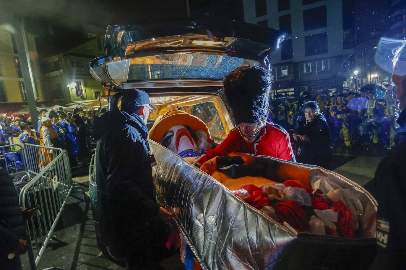 Fotos: Gijón despide a su sardina y pone fin al Antroxu 2023