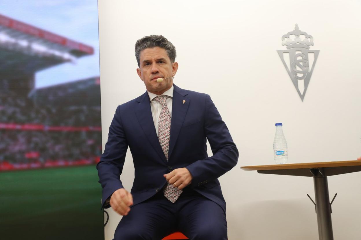 Alejandro Irarragorri, durante su primera comparecencia en El Molinón. 