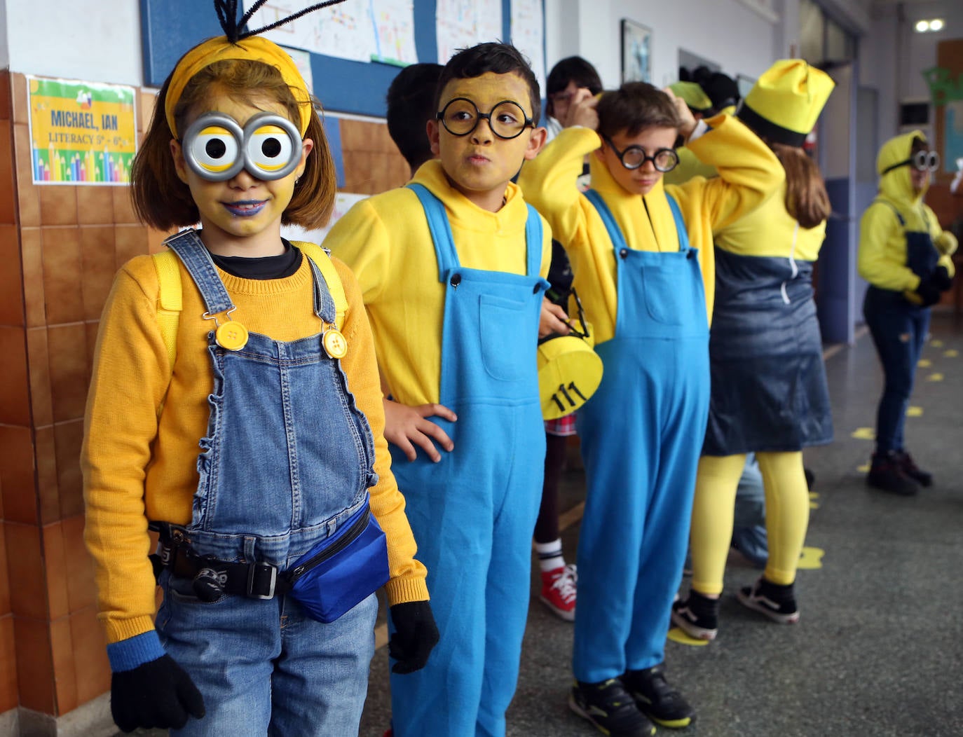 Fotos: Los alumnos del colegio de Ventanielles se disfrazan por carnaval