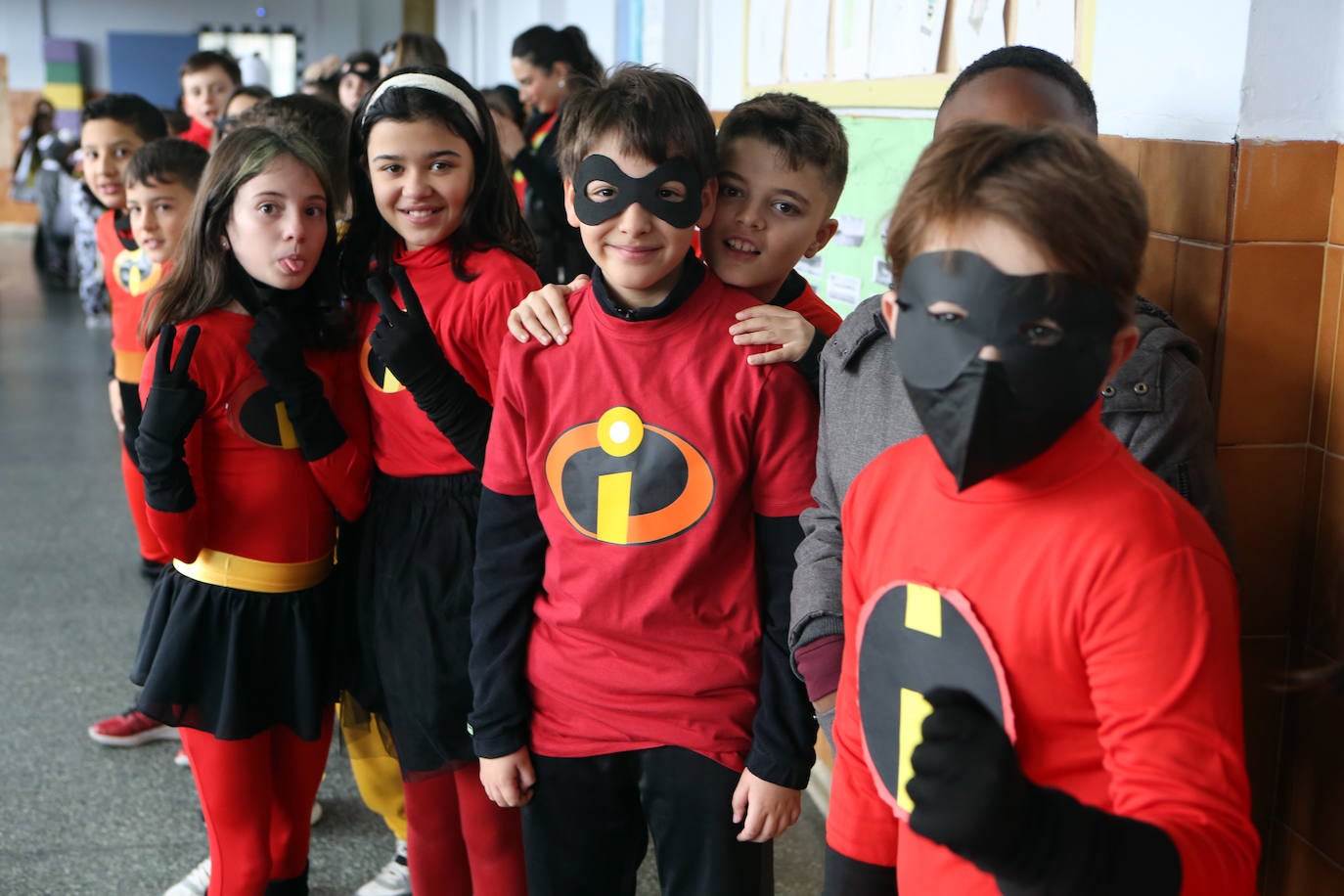 Fotos: Los alumnos del colegio de Ventanielles se disfrazan por carnaval