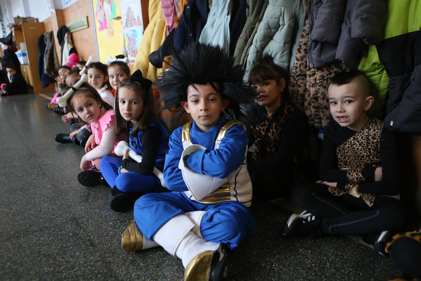 Fotos: Los alumnos del colegio de Ventanielles se disfrazan por carnaval