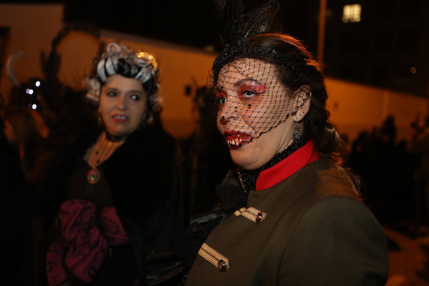 Fotos: Mieres vive «con mucha alegría» su Gran Antroxu con el desfile de grupos por las calles