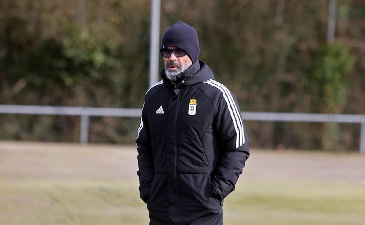 Cervera en el entrenamiento del Real Oviedo esta mañana. 