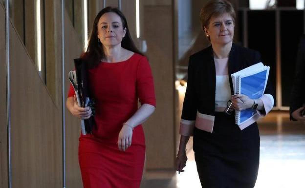 Kate Forbes y Nicola Sturgeon compartieron equipo de gobierno en Escocia hasta hace unos meses