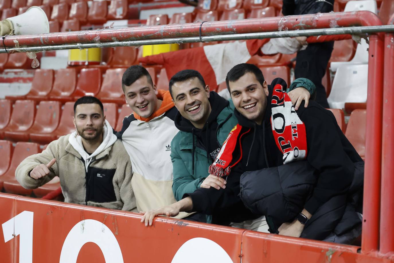 Fotos: ¿Estuviste en el Sporting - Tenerife? ¡Búscate!