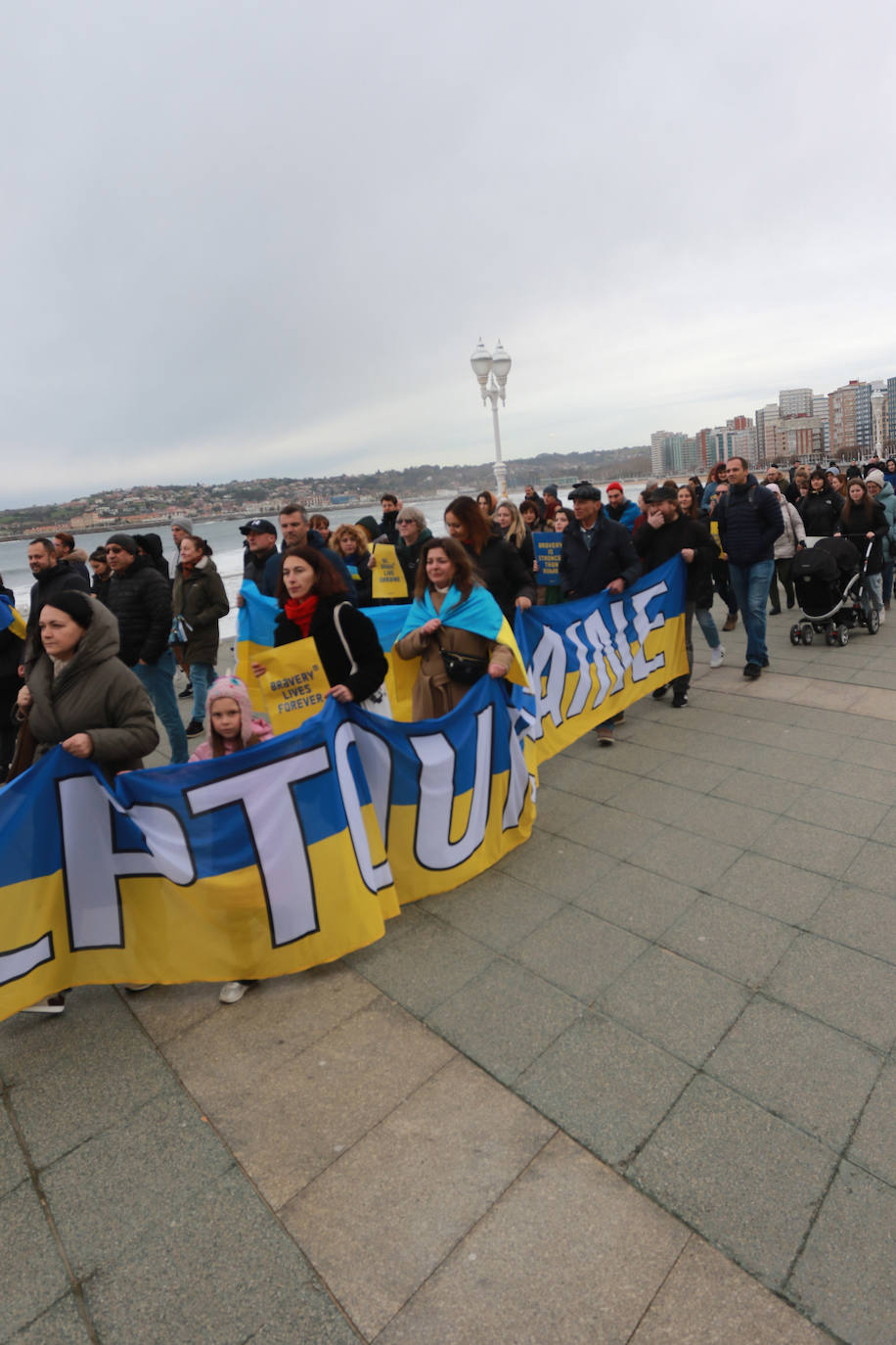 Fotos: El Náutico se viste de azul y amarillo en el aniversario de la guerra en Ucrania