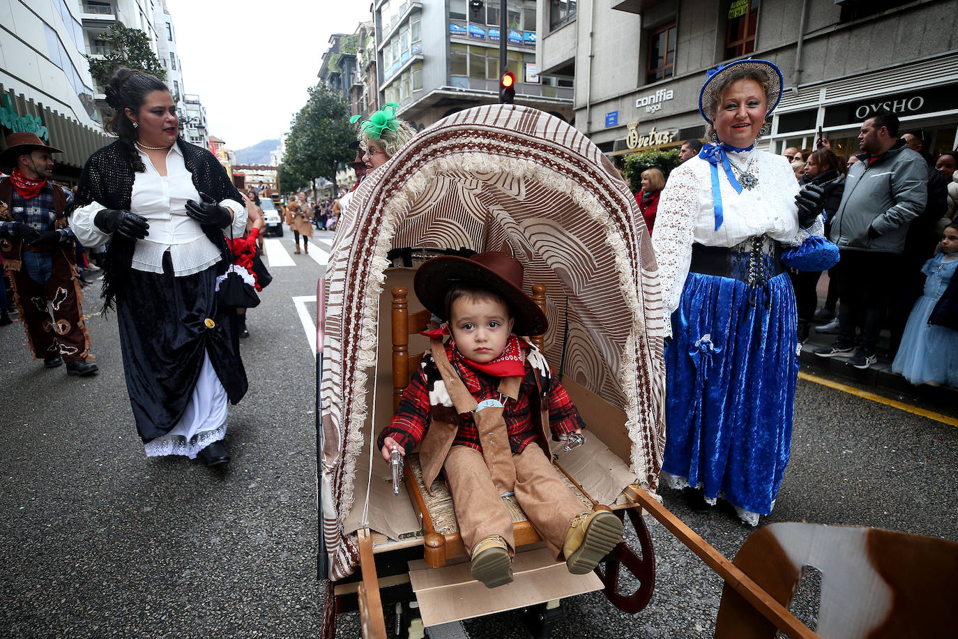 Fotos: Derroche de color y diversión en el carnaval de Oviedo